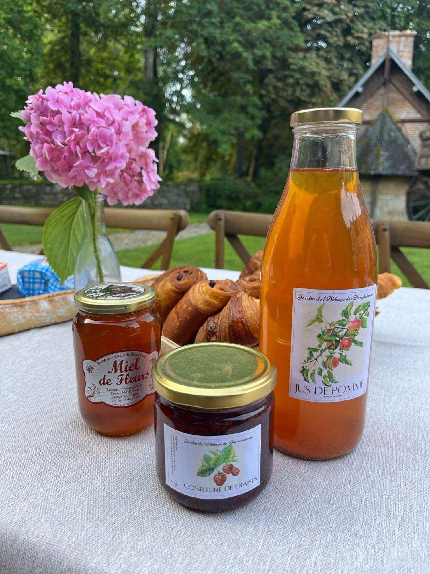 Abbaye De Blanchelande Bed & Breakfast