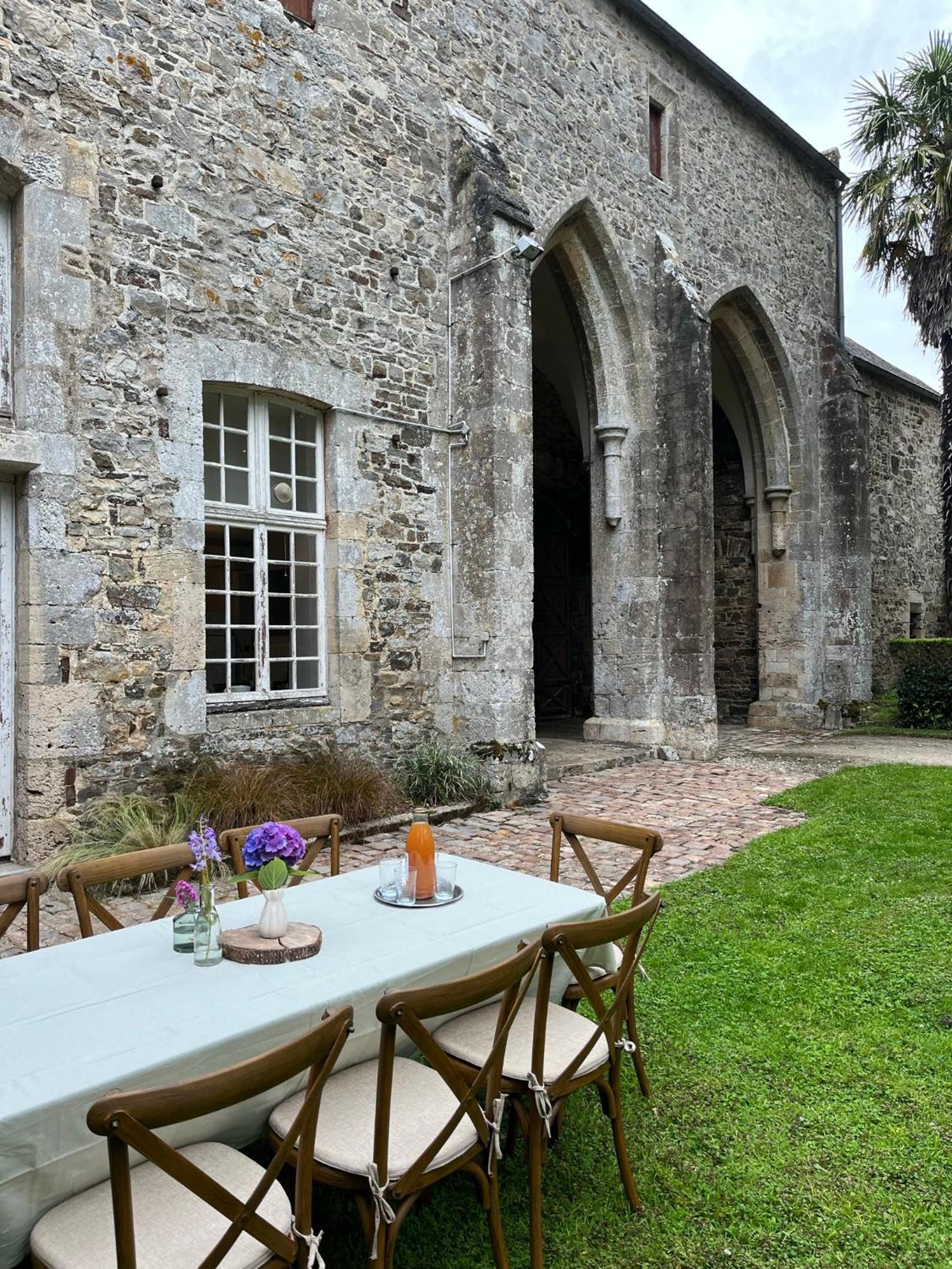 Abbaye De Blanchelande Frühstückspension Neufmesnil